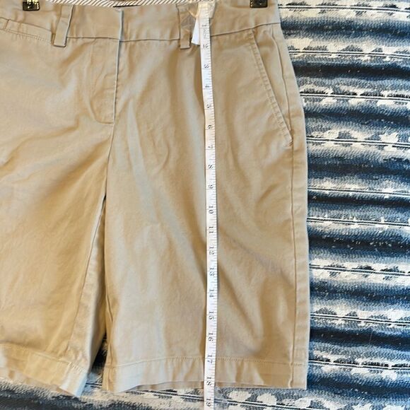 Land’s End beige longer style shorts size 4 Mid rise - Picture 5 of 6